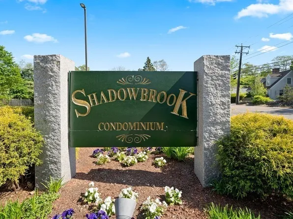 11 Shadowbrook Ln APT 5, Milford, MA 01757