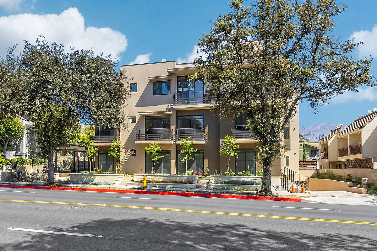 Building Photo - 973 E Del Mar Blvd #104