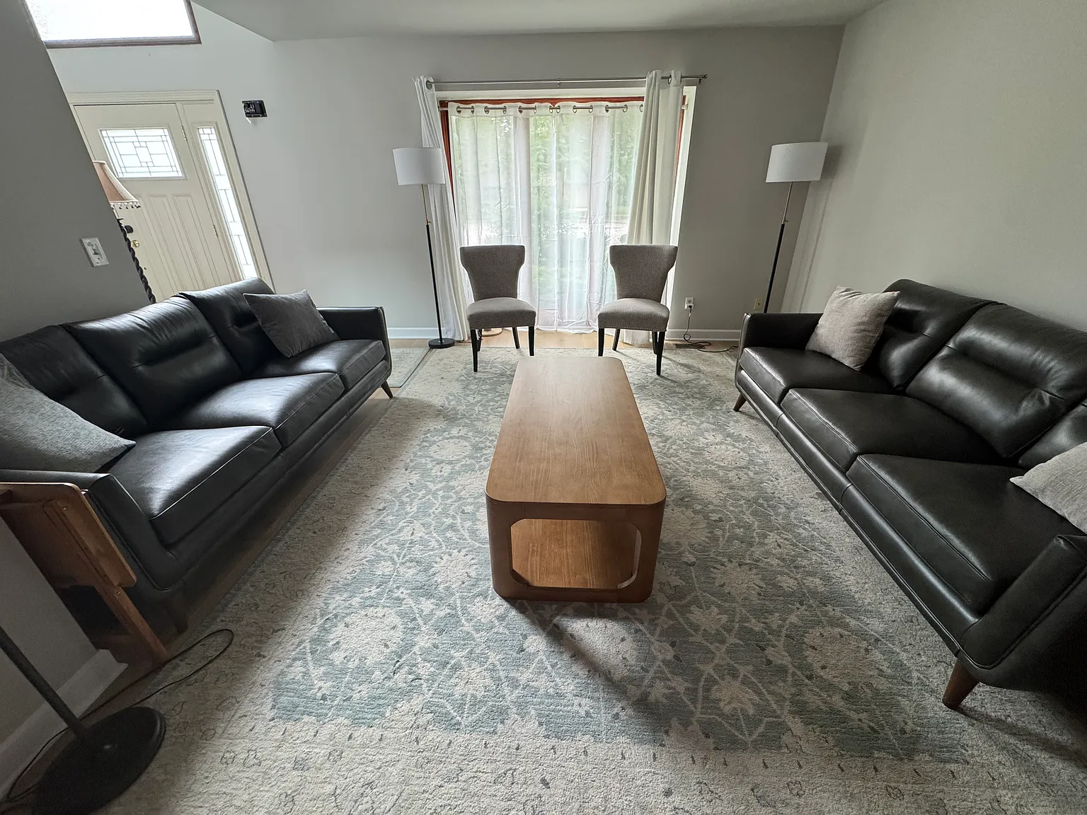 4 bed, 2.5 bath, 3745 sqft, $3,599 — Photo 4
