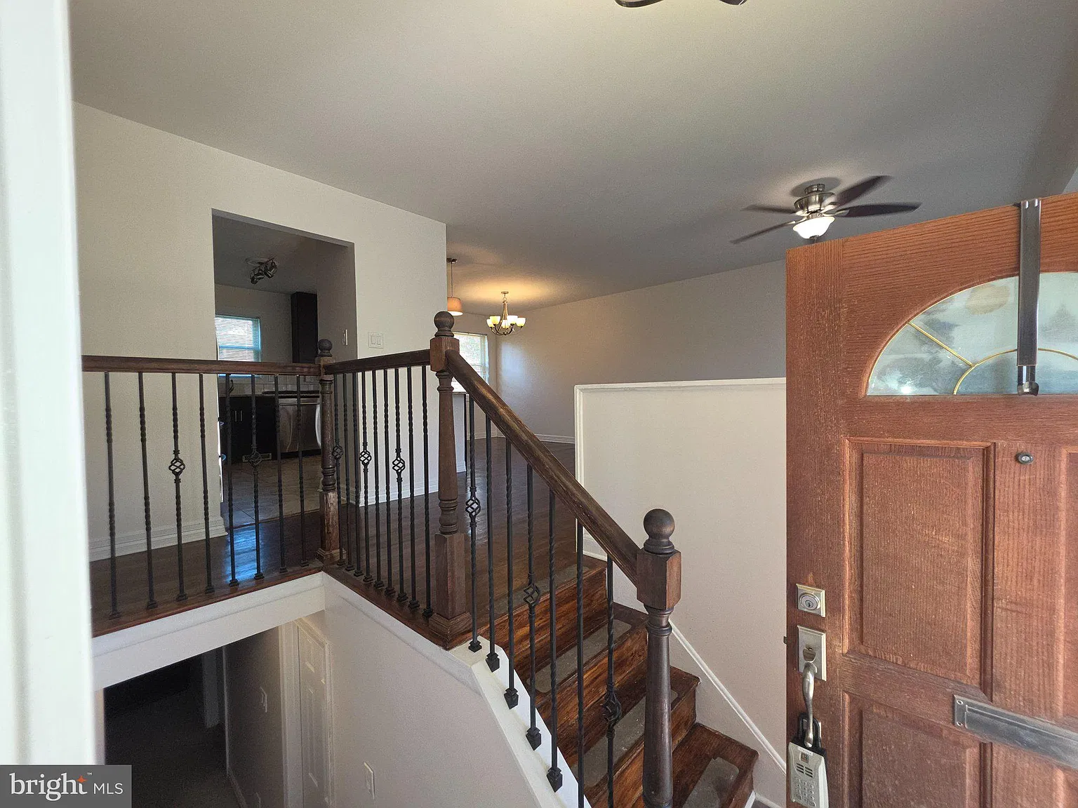 3 bed, 2.5 bath, 1834 sqft, $2,600 — Photo 2