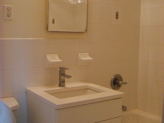 3rd image of 2634 30th St APT 3D