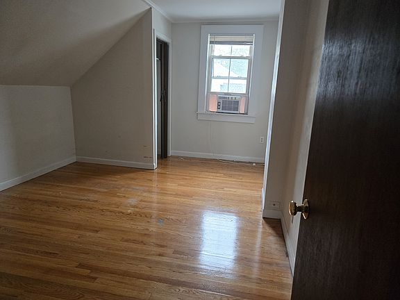 5th image of 122 Bacon St APT B