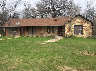 208 E 3rd St, Hico, TX 76457