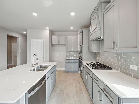 5th image of 305 Portina Dr