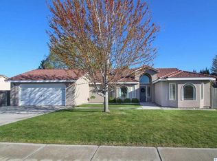 5600 Warbler Ln, West Richland, WA 99353