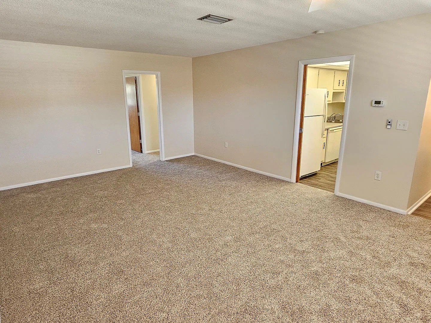 Annual Unfurnished 2 Bedroom 1.5 Bathroom Second Floor Condo in Puritan Arms - includes Water, Se... — Photo 3