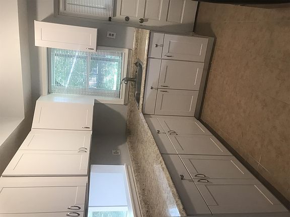 4th image of 307 W 18th St APT 2
