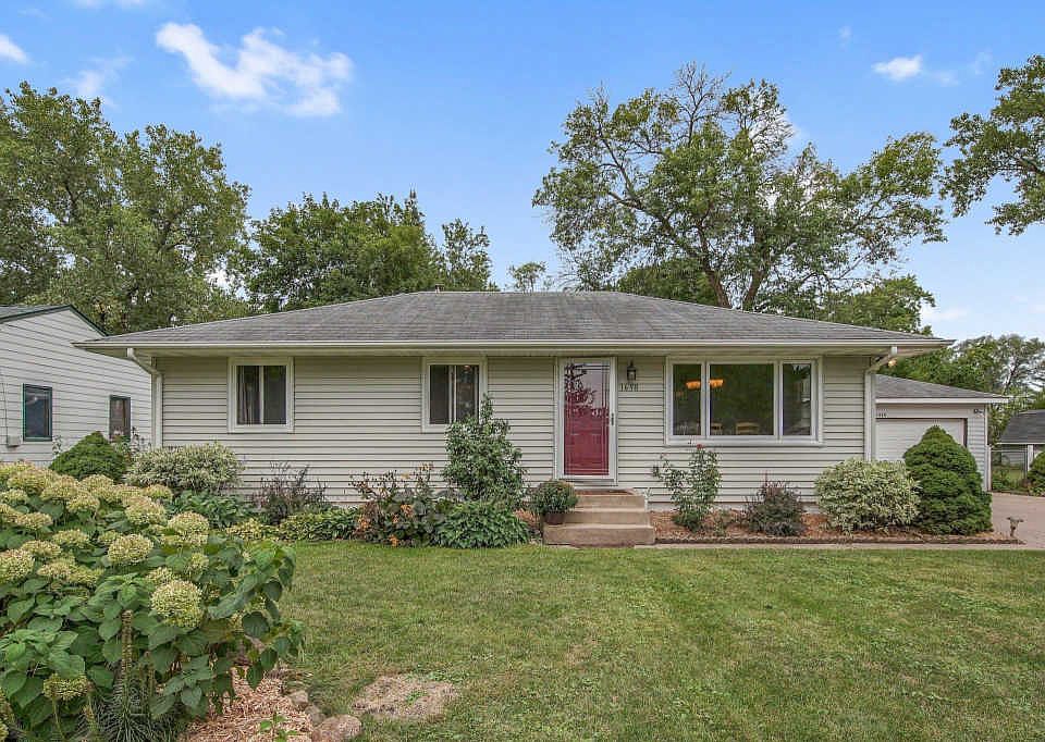 1st image of 1698 Oakwood Dr