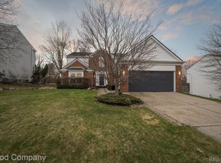 1826 Poppleton Dr, West Bloomfield, MI 48324