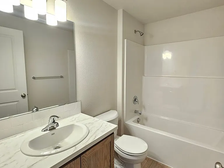 515 SE Polaris St — Photo 5