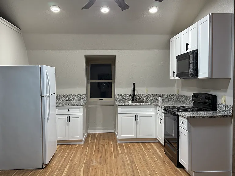 8236 N Armstrong Ave — Photo 2
