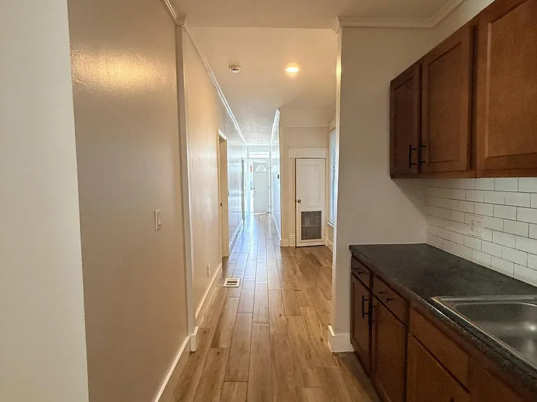 1226 Clark St — Photo 3