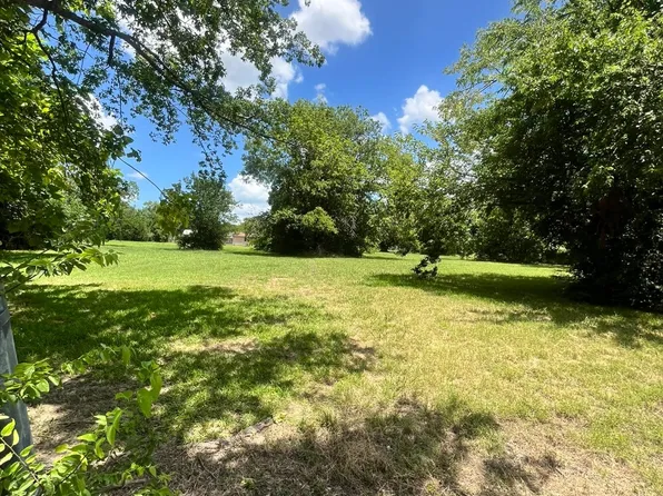 1806 Church St, Commerce, TX 75428