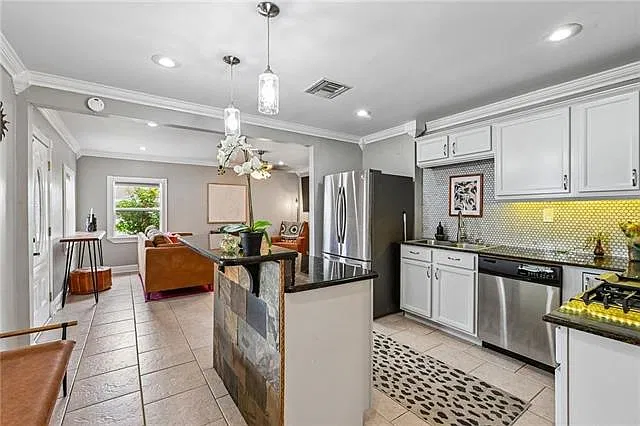 2 bed, 1.5 bath, 1028 sqft, $1,800 — Photo 4