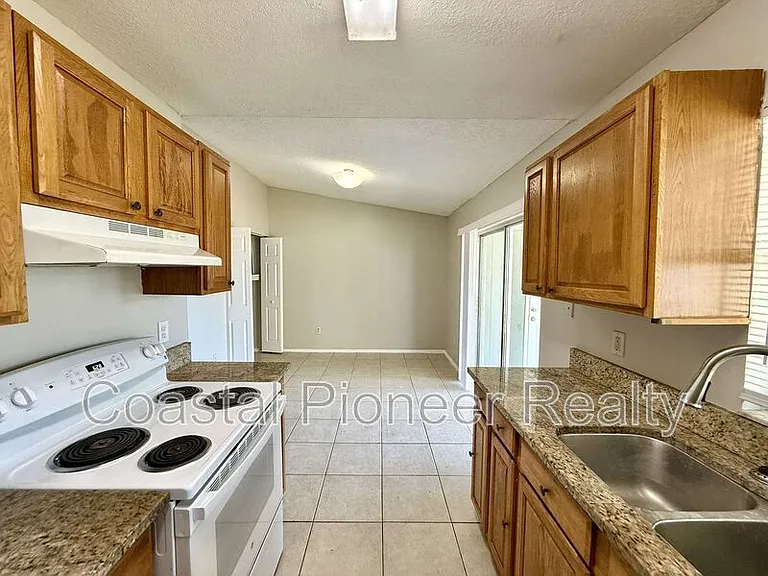 1242 Coolmont Dr — Photo 9