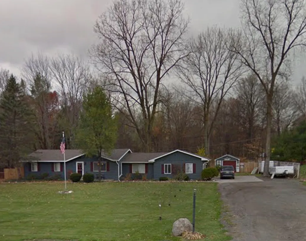 1137 Oakwood Rd photo 1