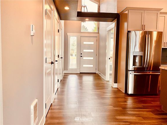 5th image of 601 Chinook Ave SE