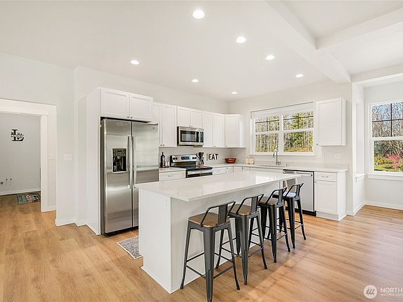 4th image of 83 Pelton Court
