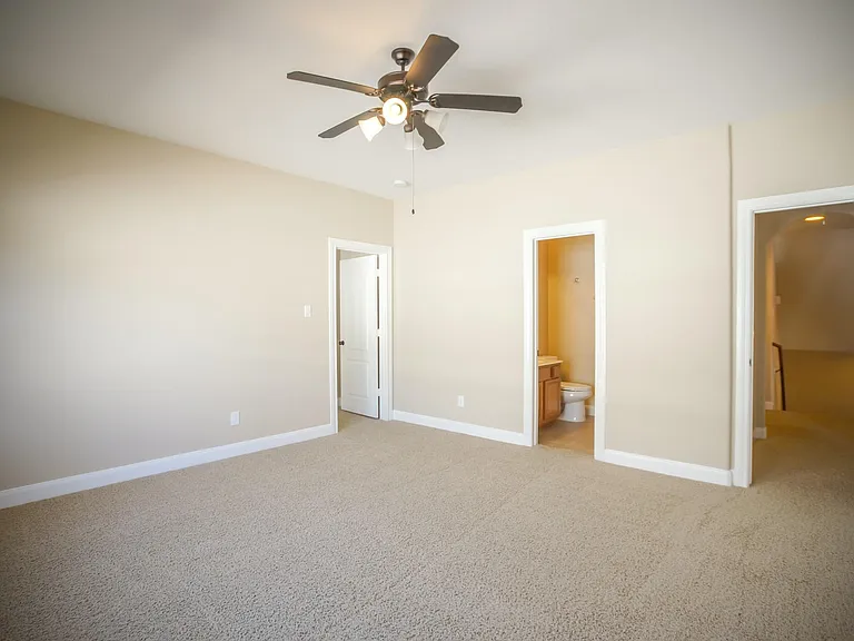 2 Hadlock Pl — Photo 44