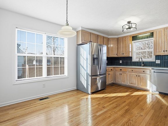 4th image of 1122 Wedgewood Dr