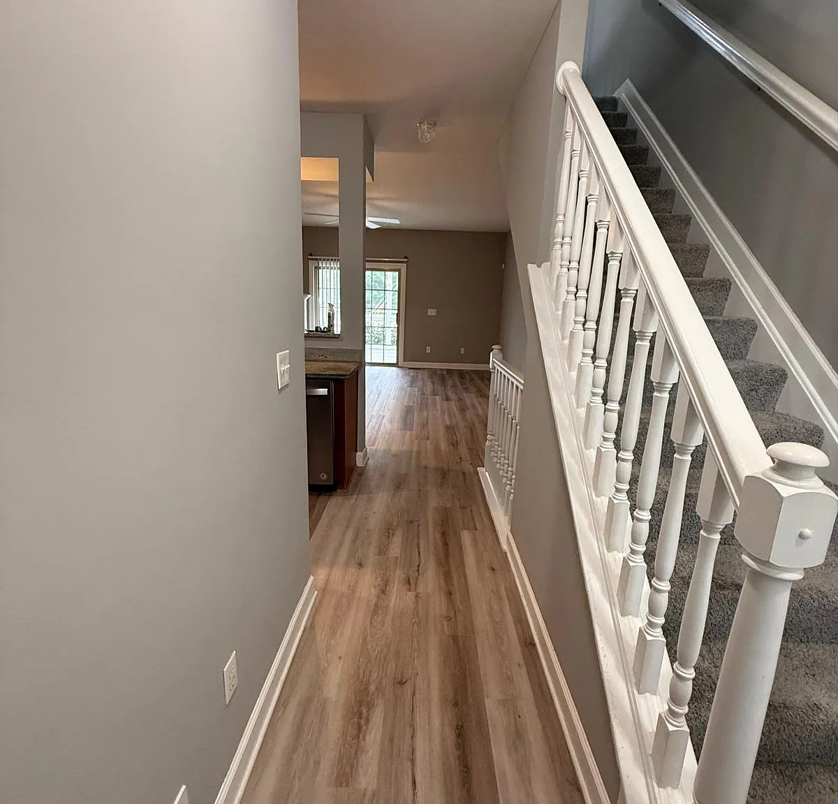 908 Shaula Dr — Photo 2