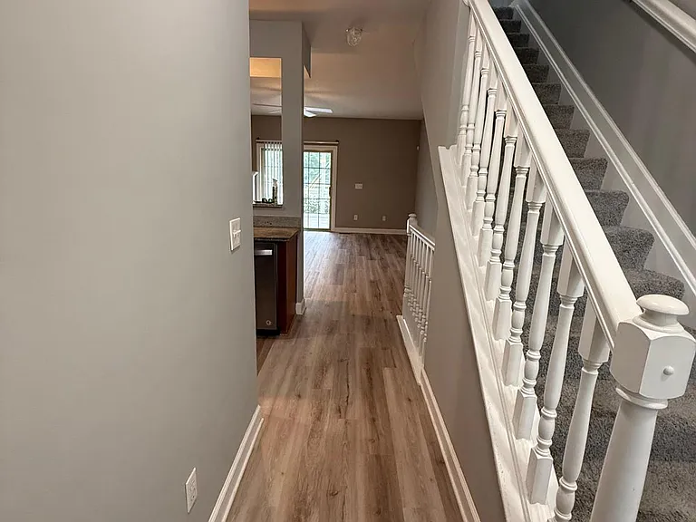 908 Shaula Dr — Photo 2