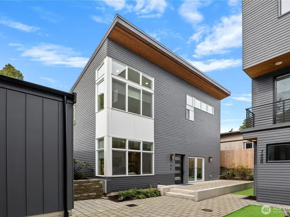 746 N 96th Street, Seattle, WA 98103
