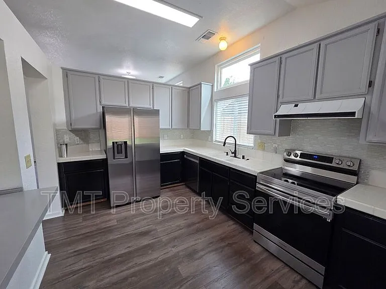 2234 Wall St — Photo 38