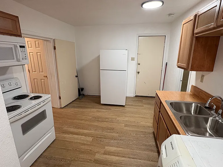 709 N Kaufman St #D — Photo 6
