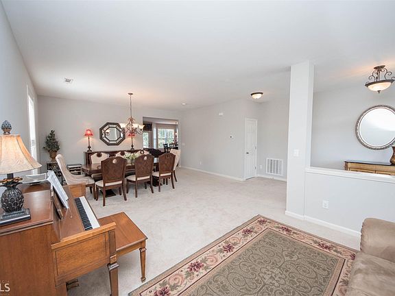 3rd image of 222 Independence Ln
