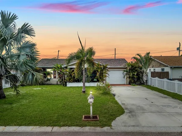 8318 76th Ave, Seminole, FL 33777