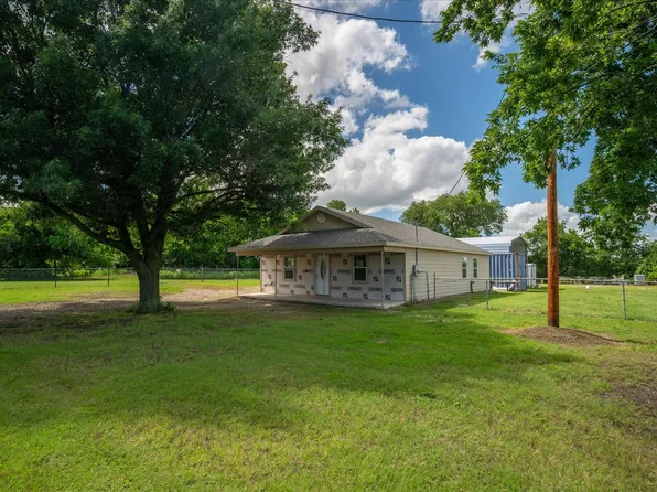 503 E Sanger St, Celeste, TX 75423