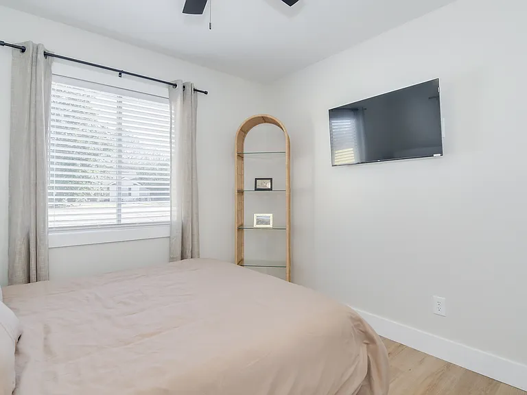 313 Marshall St — Photo 2
