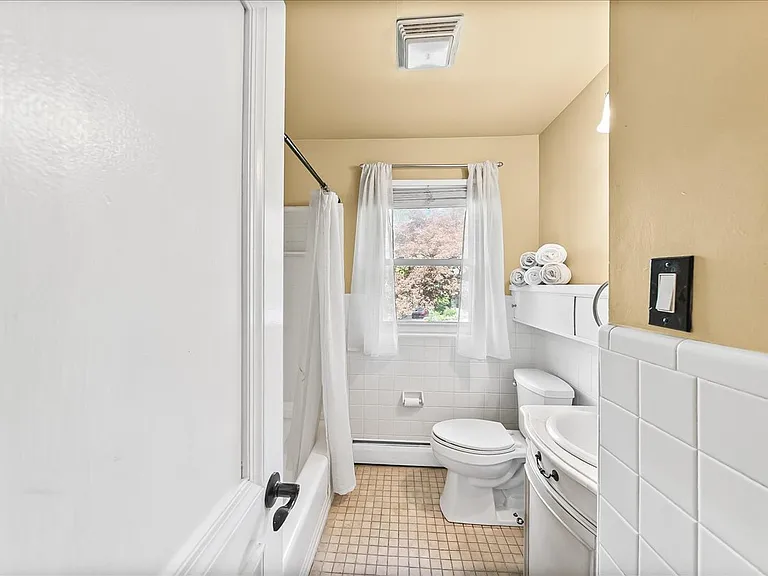 225 Chestnut St — Photo 28