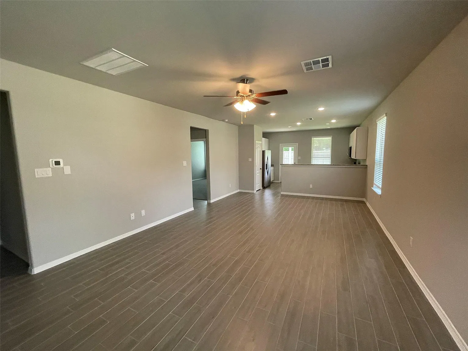 4 bed, 2.5 bath, 2145 sqft, $2,095 — Photo 2