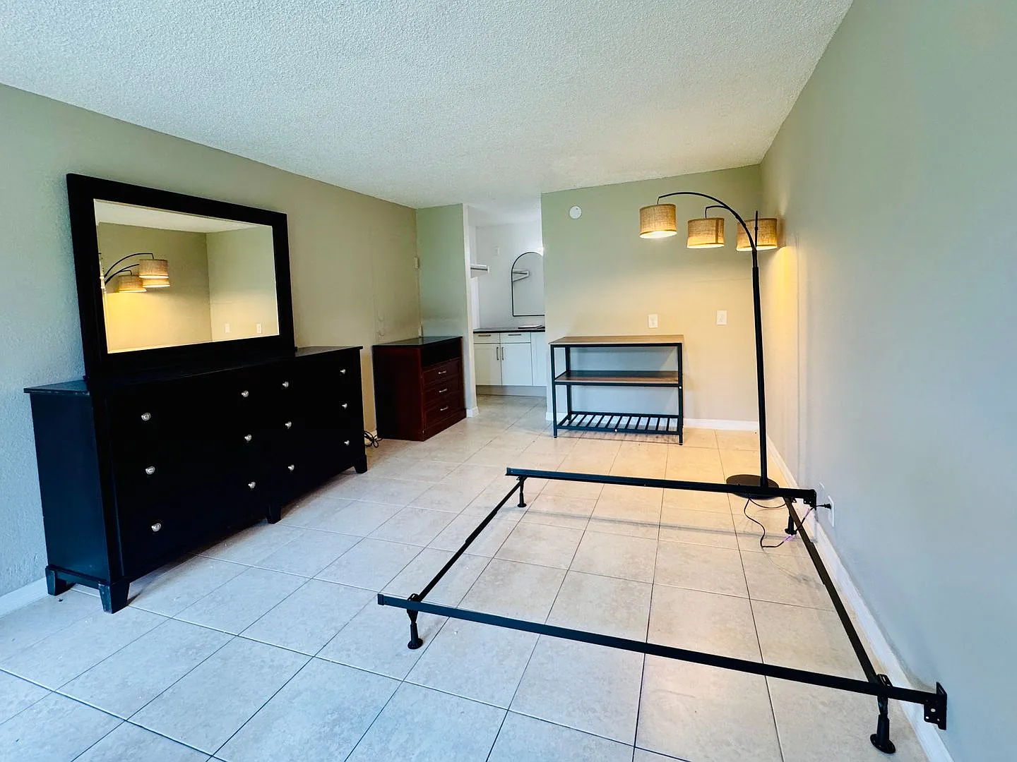 Best Deal in the Area! Newly renovated studio apartments - all utilities included! — Photo 3