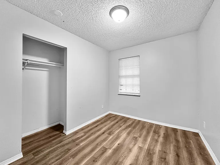 1300 NW Golfview Ct — Photo 13