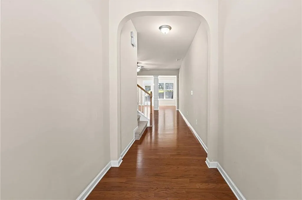 3 bed, 2.5 bath, 1998 sqft, $2,150 — Photo 4