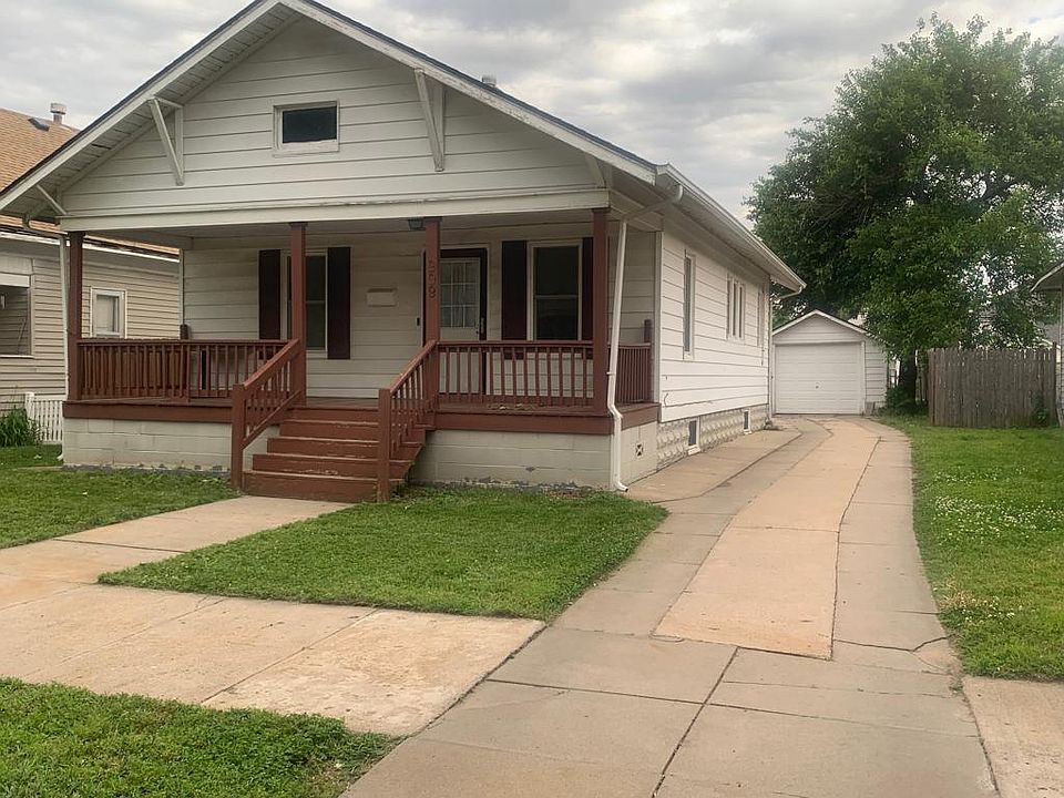 1st image of 909 E Sherman Ave
