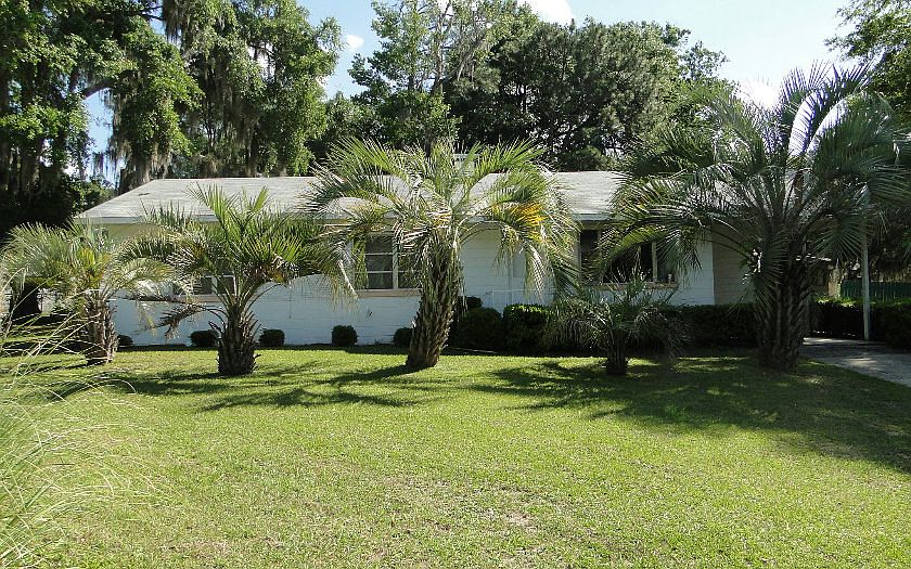 1st image of 563 NW Holiday Dr