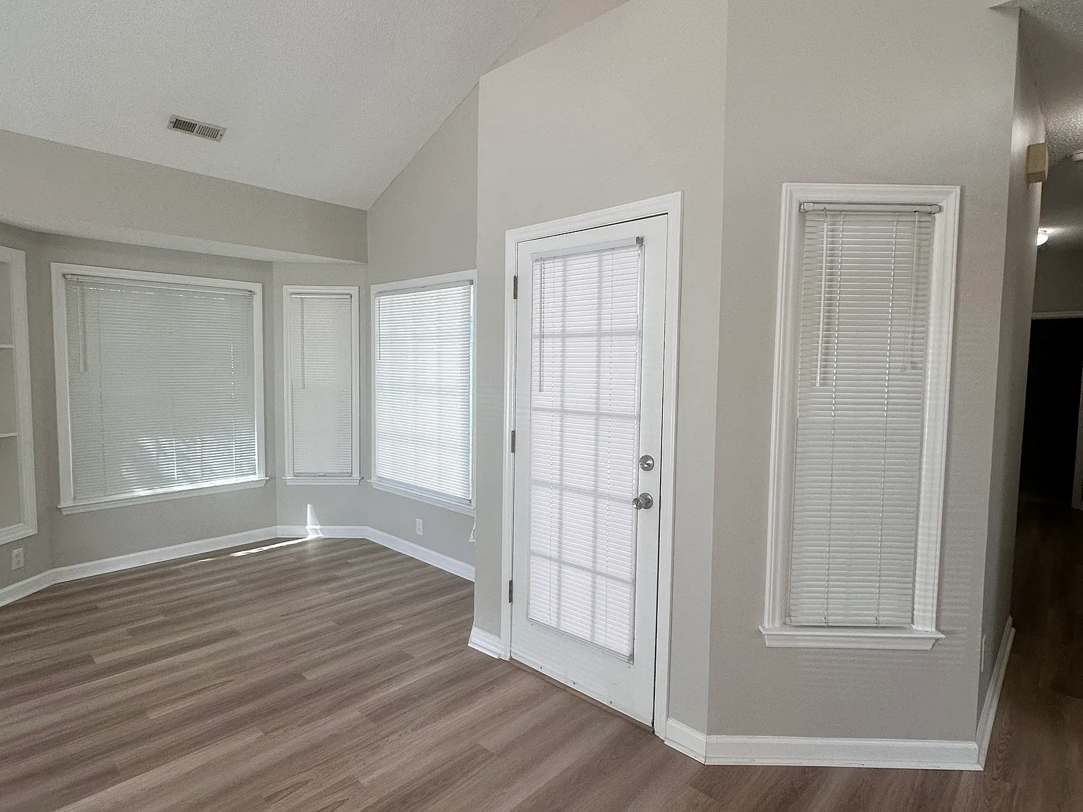 3 bed, 1417 sqft, $1,880 — Photo 2