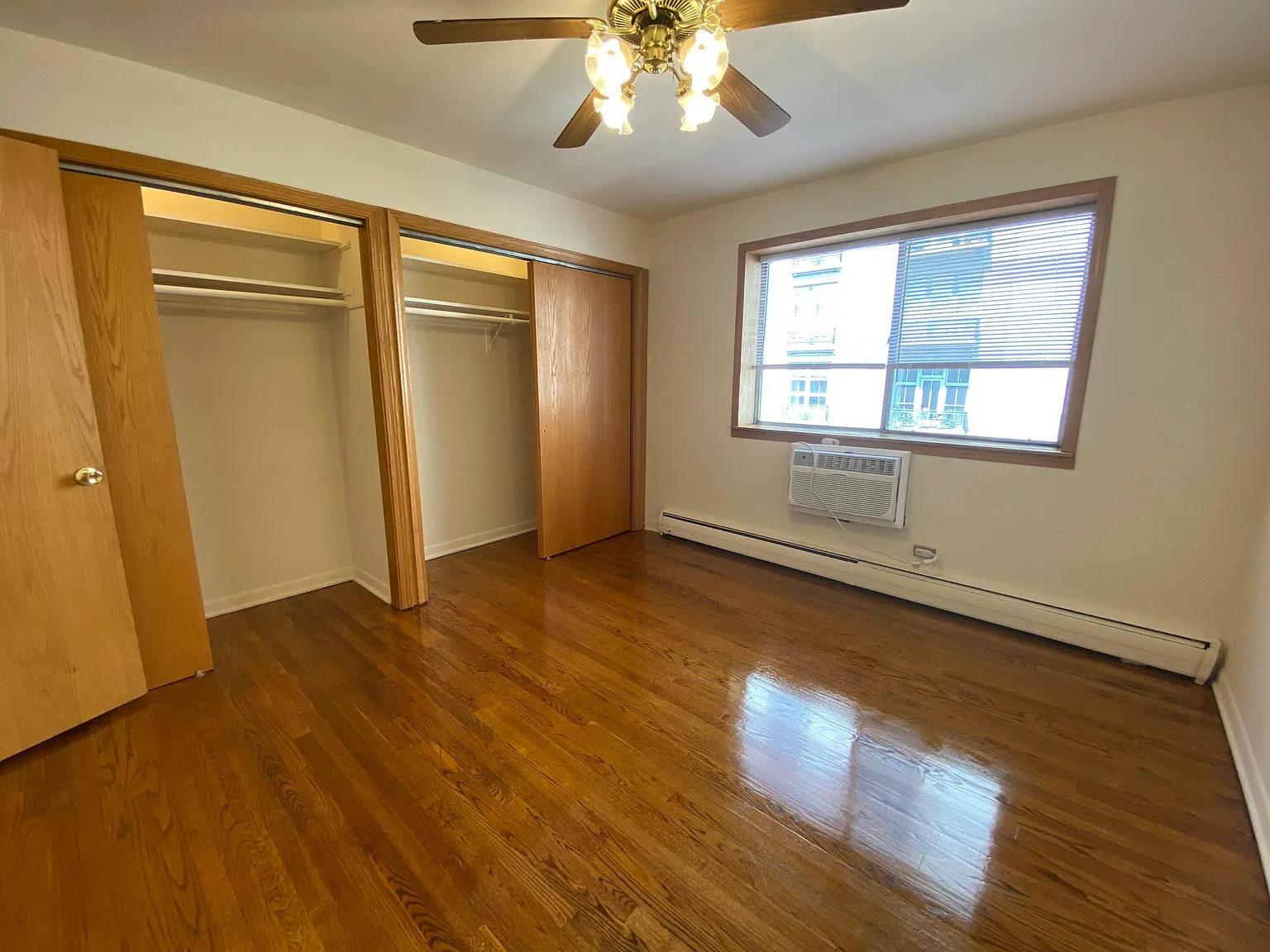 417 W Roscoe St — Photo 2