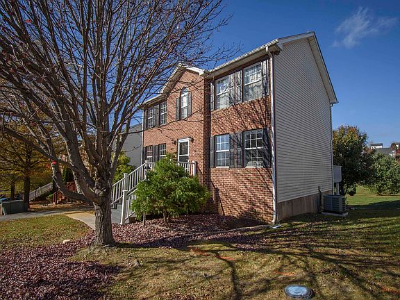 2nd image of 130 Aster Ln