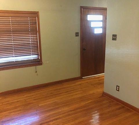 3rd image of 4521 Crystal Ln