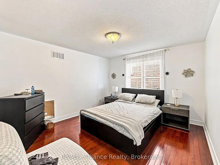 2404 Rideau Dr — Photo 22
