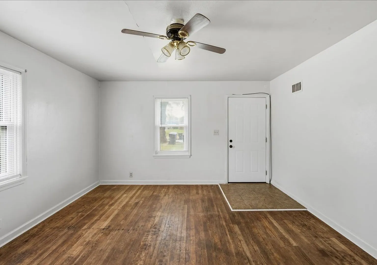 705 W 29th St - 2901 Sheridan St — Photo 4