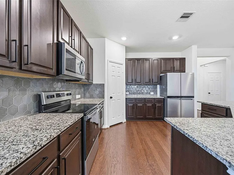 7627 Coral Key Dr — Photo 7