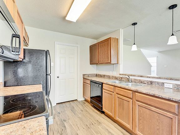 4th image of 128 Holland St