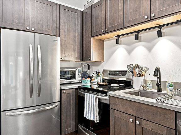 4th image of 232 Irvine St APT 2