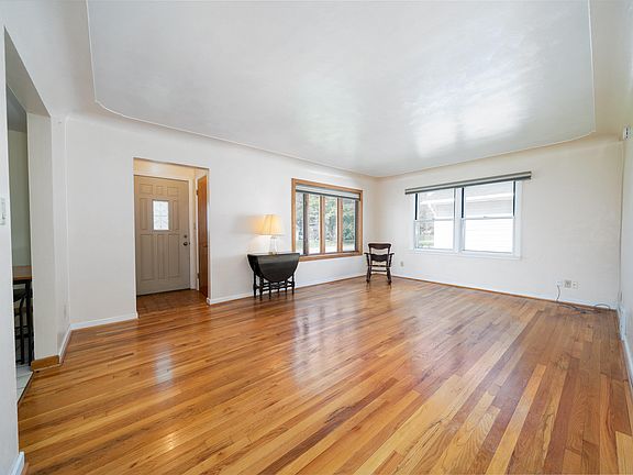 5th image of 4014 Bell Ave NE